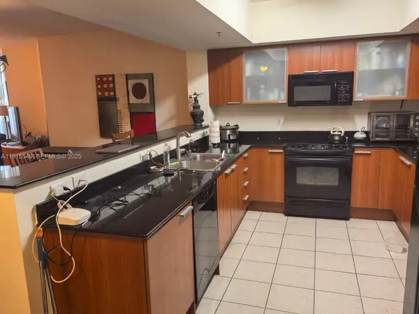 Sunny Isles Beach, FL 33160,16699 Collins Ave #1105