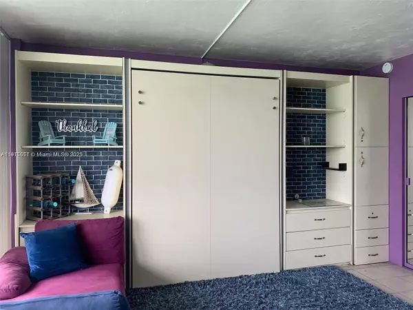 Miami Beach, FL 33141,6484 Indian Creek Dr #314