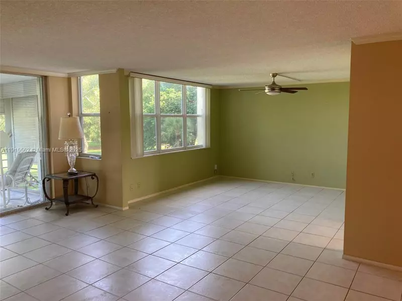 805 Cypress Blvd #309, Pompano Beach, FL 33069