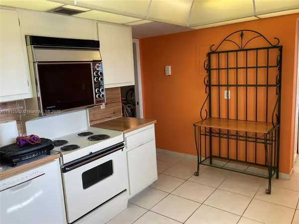 Pompano Beach, FL 33069,805 Cypress Blvd #309