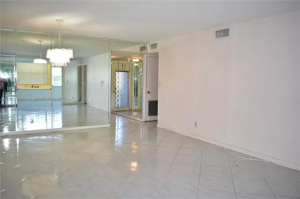 Sunrise, FL 33322,9721 Sunrise Lakes Blvd #108