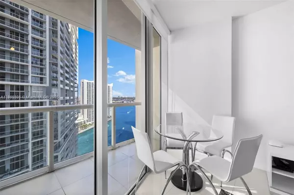 Miami, FL 33131,495 Brickell Ave #2206