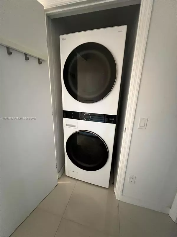 Miami, FL 33130,60 SW 13th St #2207