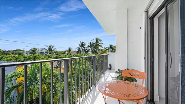 8255 Abbott Ave #403, Miami Beach, FL 33141