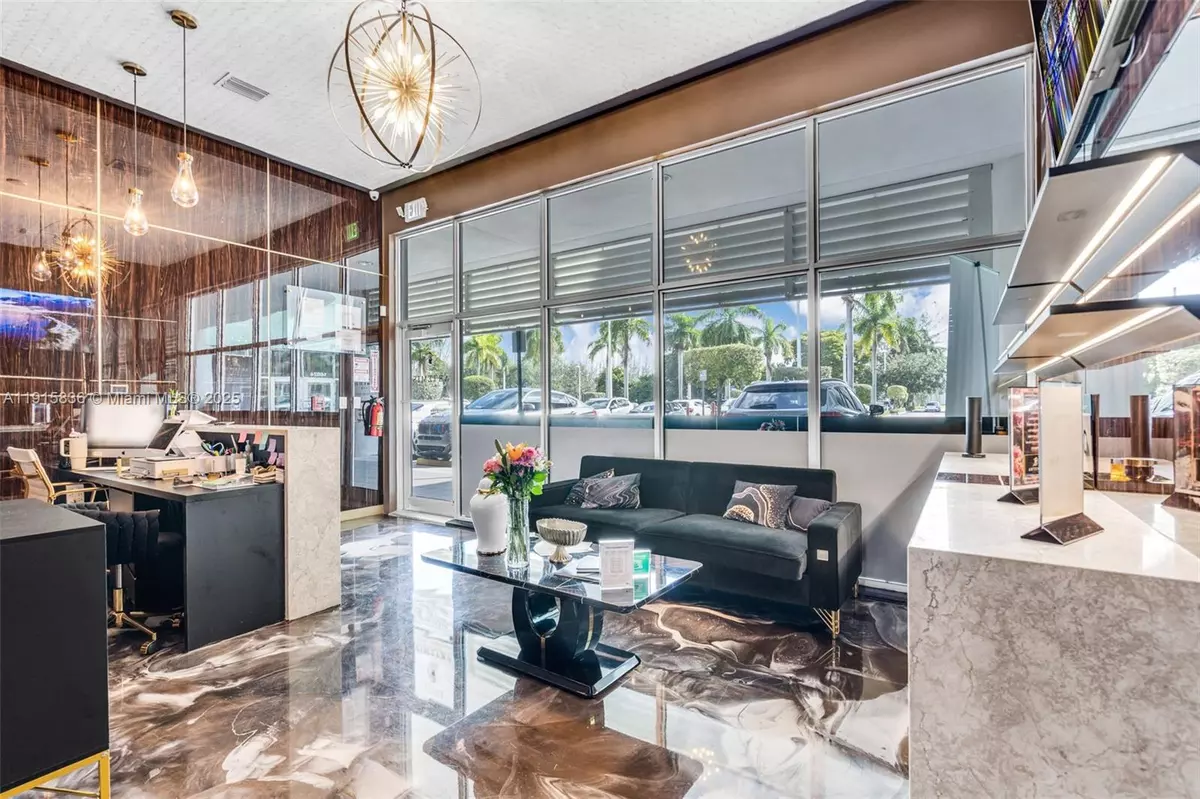 Miami, FL 33184,Confidential 8th St