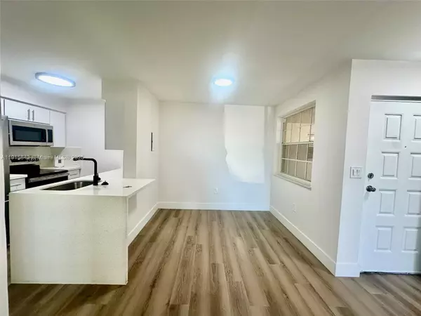 2890 N Oakland Forest Dr #103, Oakland Park, FL 33309