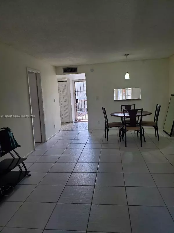 Lauderdale Lakes, FL 33313,4851 NW 26th Ct #237