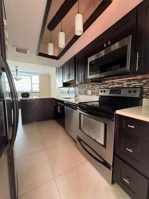 Miami, FL 33126,8001 NW 7th St #13