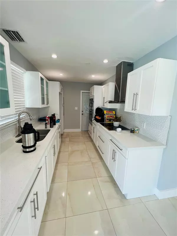 Miami, FL 33165,8700 SW 42nd Ter