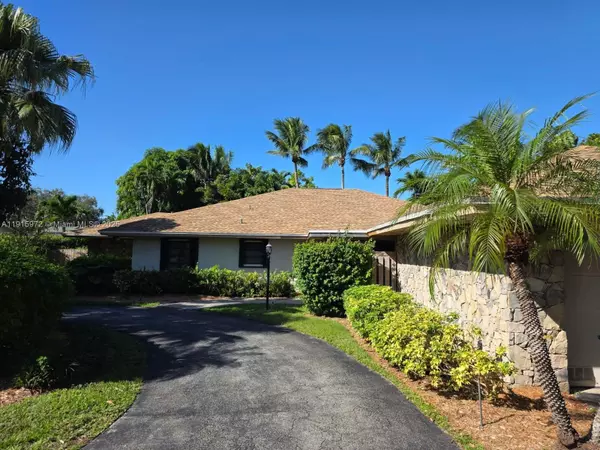 15804 SW 82nd Ct, Palmetto Bay, FL 33157