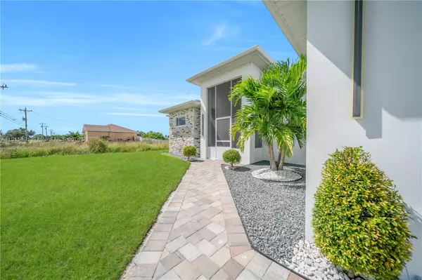 Lehigh Acres, FL 33976,1106 FLOYD AVE S