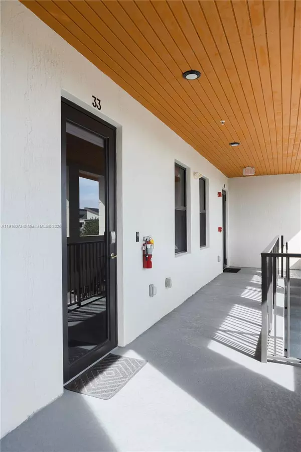 Doral, FL 33178,8039 NW 104th Ave #33