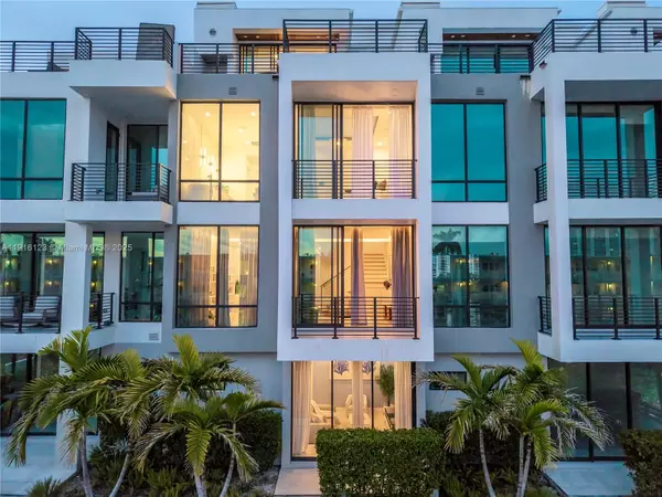 North Miami Beach, FL 33160,4098 NE 167 ST #9