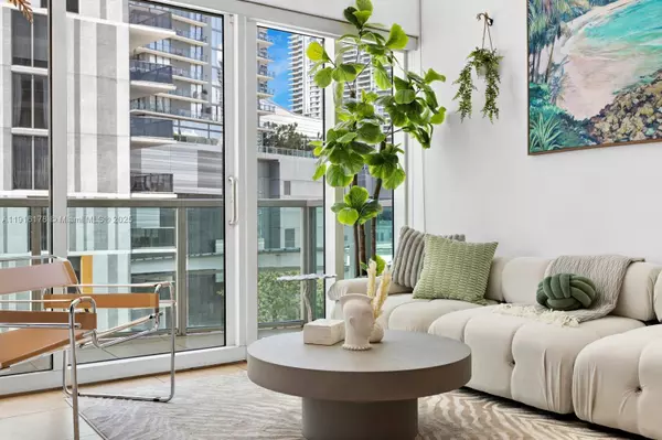 Miami, FL 33131,41 SE 5th St #510