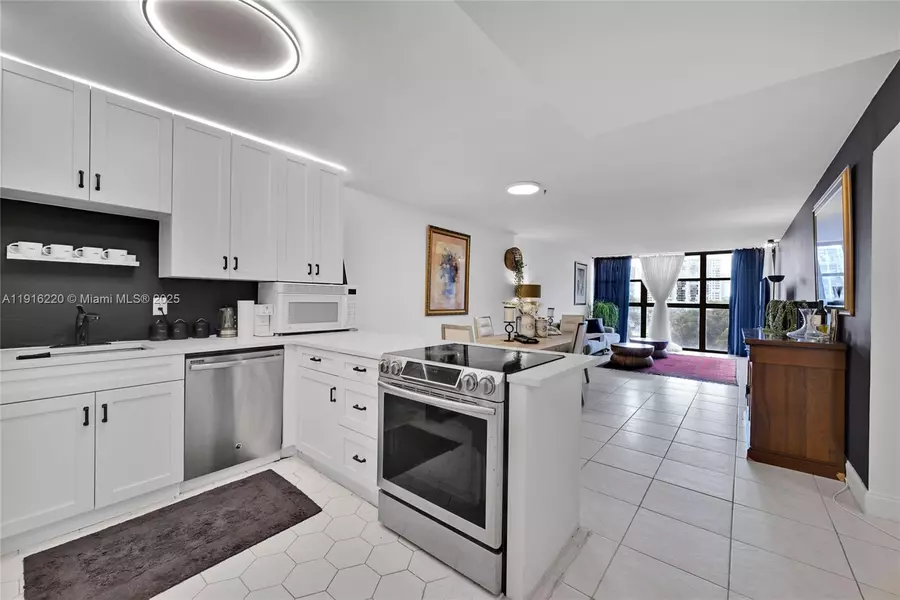 400 Leslie Dr #605, Hallandale Beach, FL 33009