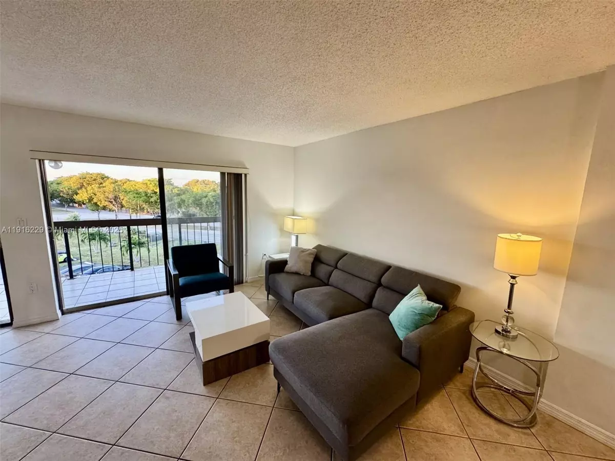 Miami, FL 33184,1300 SW 122nd Ave #421-2