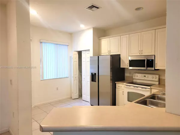 Vero Beach, FL 32962,2513 SW Stockbridge Sq SW