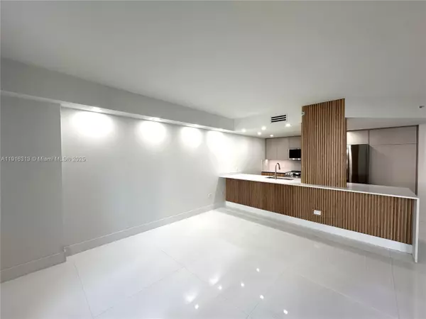 Miami, FL 33131,701 Brickell Key Blvd #507