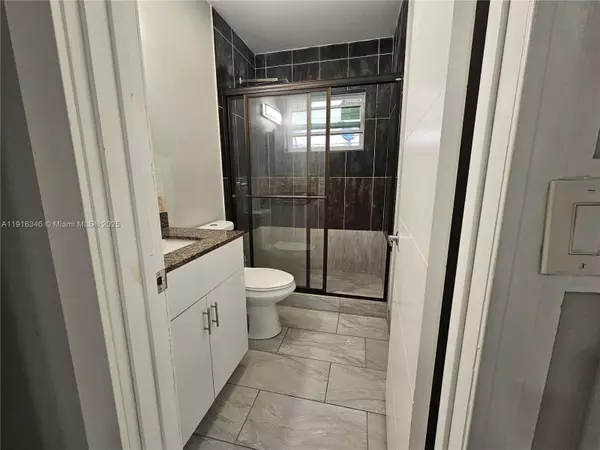 Miami, FL 33128,950 NW 5th St #2