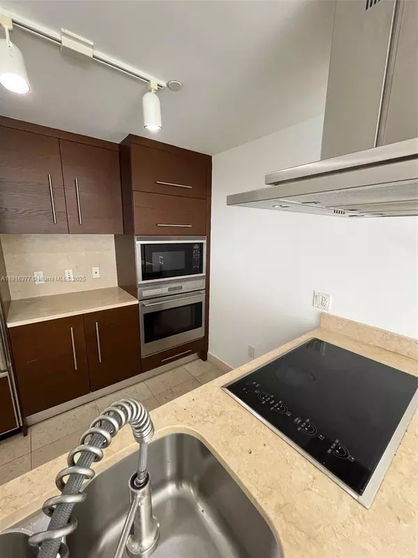 Miami, FL 33131,495 Brickell Ave #1207