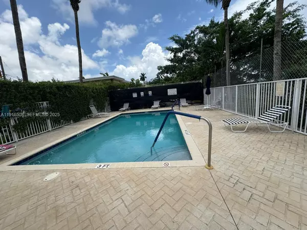 North Miami Beach, FL 33162,2092 NE 167 ST #2-115