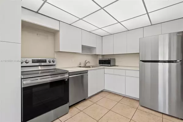 Pompano Beach, FL 33069,2851 S Palm Aire Dr #205