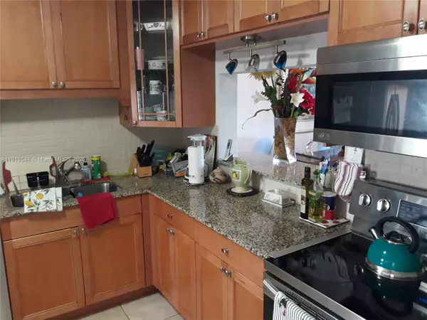 215 SE 3rd Ave #407A, Hallandale Beach, FL 33009