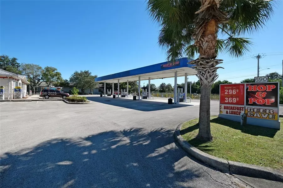 690 Eyster Blvd, Rockledge, FL 32955