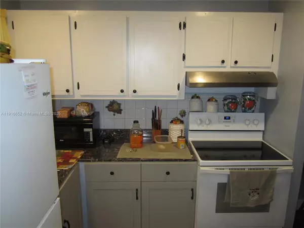 Sunrise, FL 33322,2751 E Sunrise Lakes Dr #108