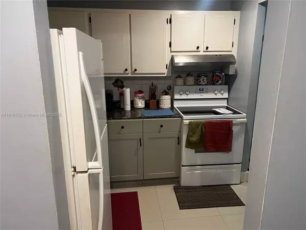 Sunrise, FL 33322,2751 E Sunrise Lakes Dr #108