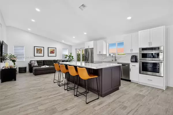 Miami, FL 33165,9965 SW 28th St