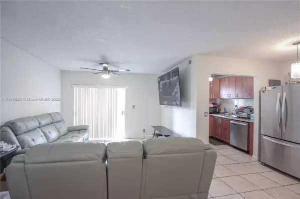 7561 NW 16th St #2305, Plantation, FL 33313