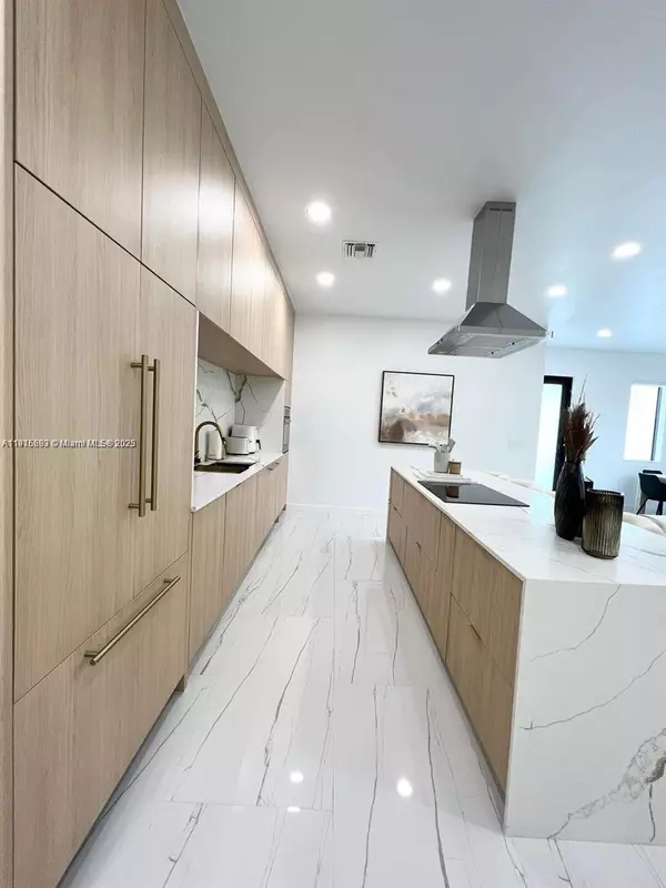 Dania Beach, FL 33312,2150 SW 46th Ct #1