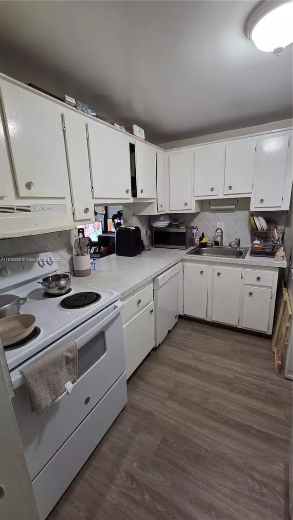 Doral, FL 33166,5122 NW 79th Ave #203