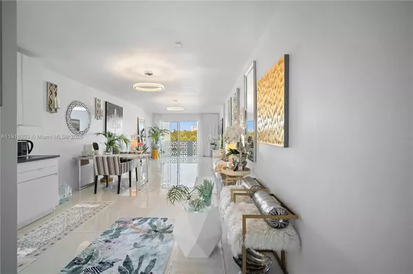 North Miami, FL 33181,13105 Ixora Ct #302