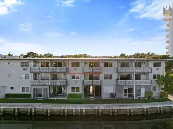 North Miami, FL 33181,13105 Ixora Ct #302