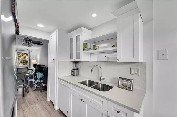 Tamarac, FL 33321,8405 NW 61st St #D207