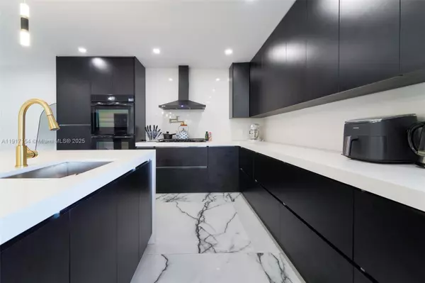 Miami, FL 33179,1850 NE 199th St