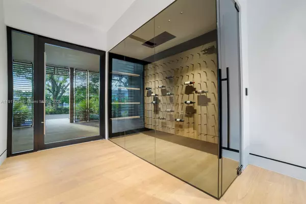 South Miami, FL 33143,7051 SW 69th Ave