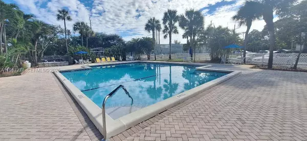 5530 NW 44th St #113C, Lauderhill, FL 33319