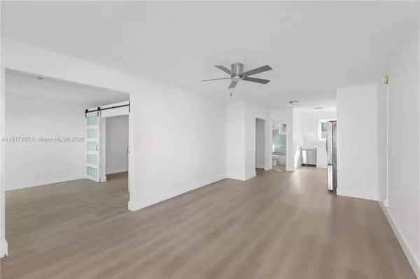 Miami Beach, FL 33139,158 Ocean Dr #404/405