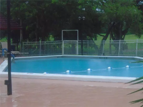 Lauderhill, FL 33319,7051 ENVIRON BL #136