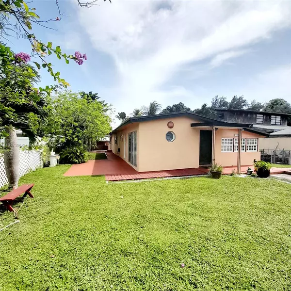 North Miami Beach, FL 33162,1830 NE 175th St #1