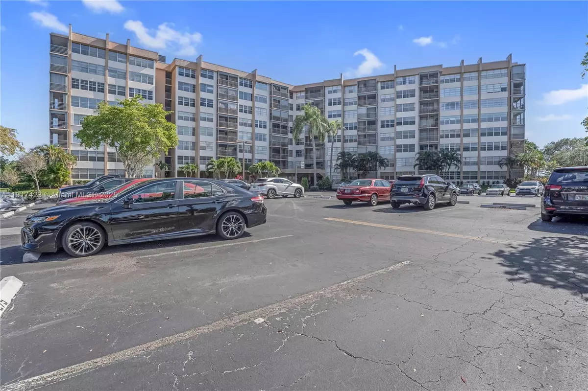 Pembroke Pines, FL 33026,1200 Saint Charles Pl #716