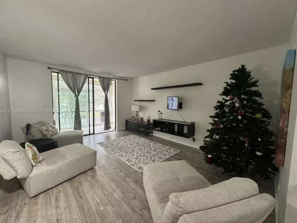 Lauderhill, FL 33319,3730 Inverrary Dr #3U