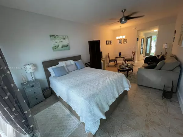 Miami Beach, FL 33141,6490 Collins Ave #5