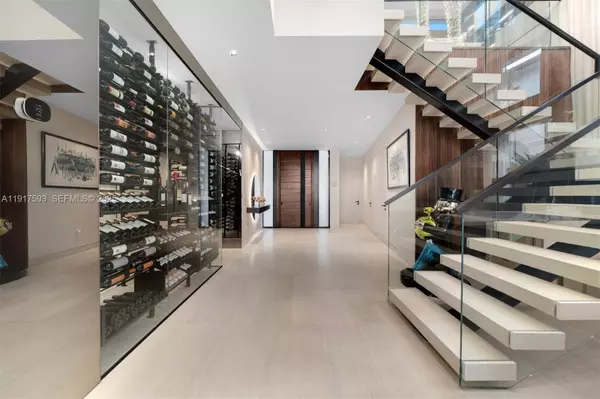 Golden Beach, FL 33160,342 S Parkway Pkwy