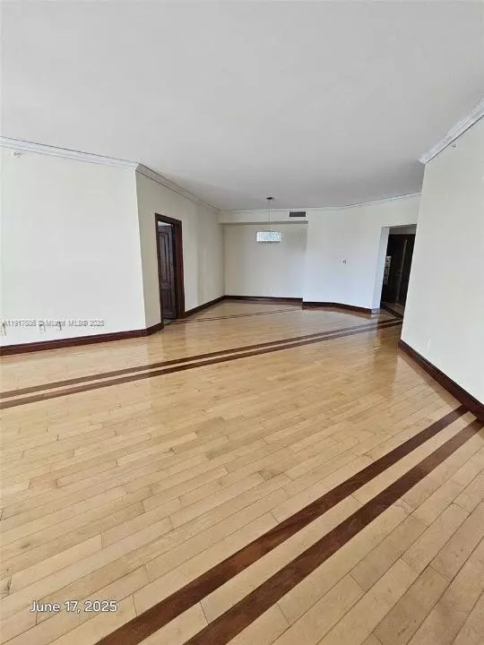 Aventura, FL 33180,21050 Point Pl #501