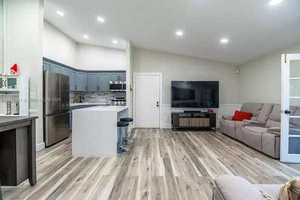 Miami, FL 33179,929 NE 199th St #203