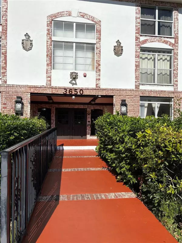 3650 Inverrary Dr #1N, Lauderhill, FL 33319